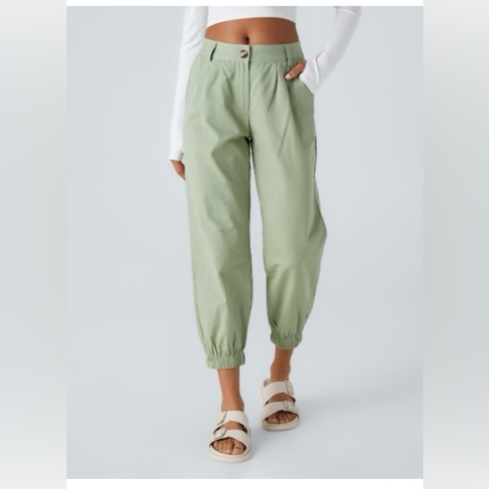 HALARA Women's Ankle Pants in Light Olive Green